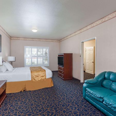 Days Inn & Suites By Wyndham Саут-Гейт Экстерьер фото