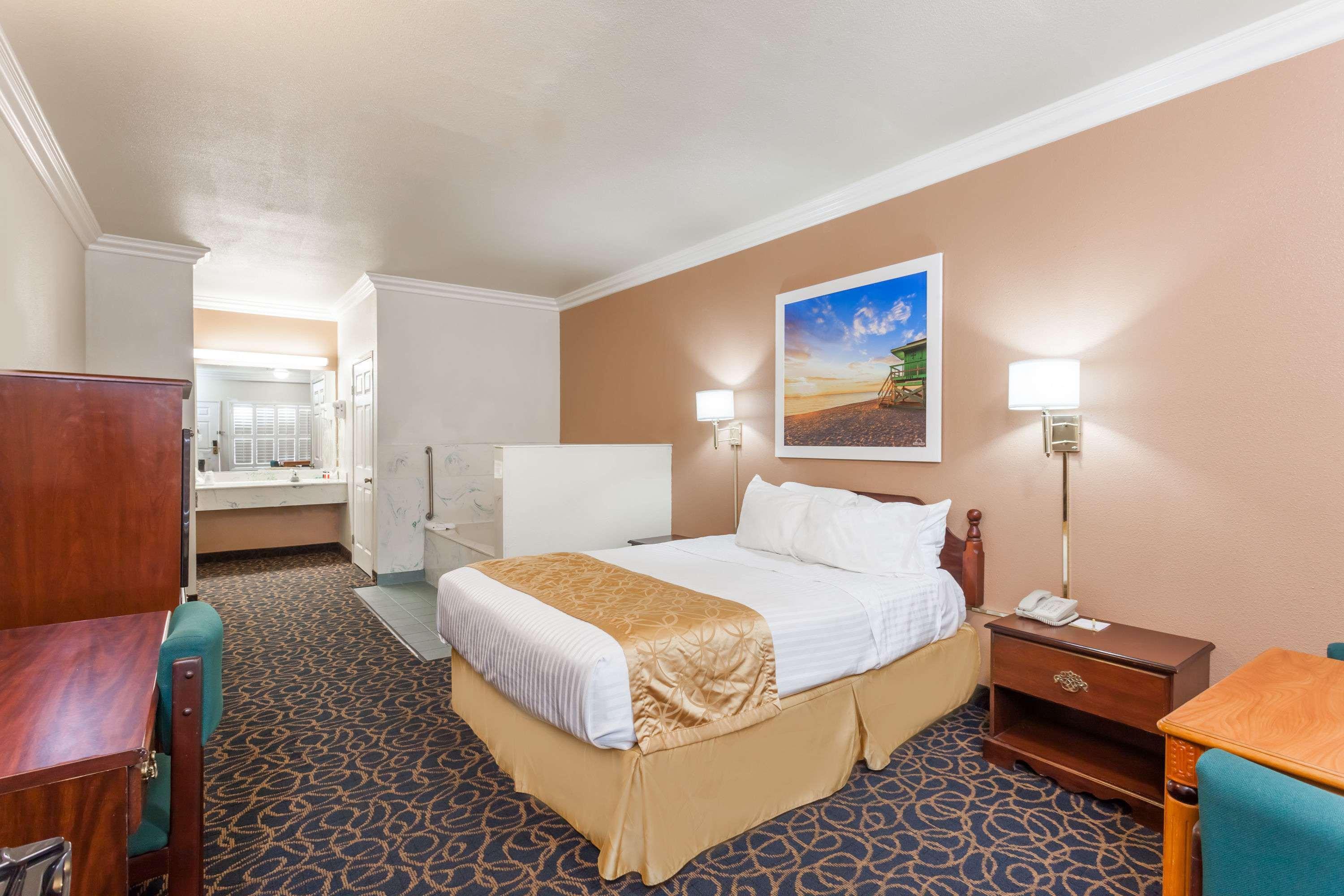 Days Inn & Suites By Wyndham Саут-Гейт Экстерьер фото