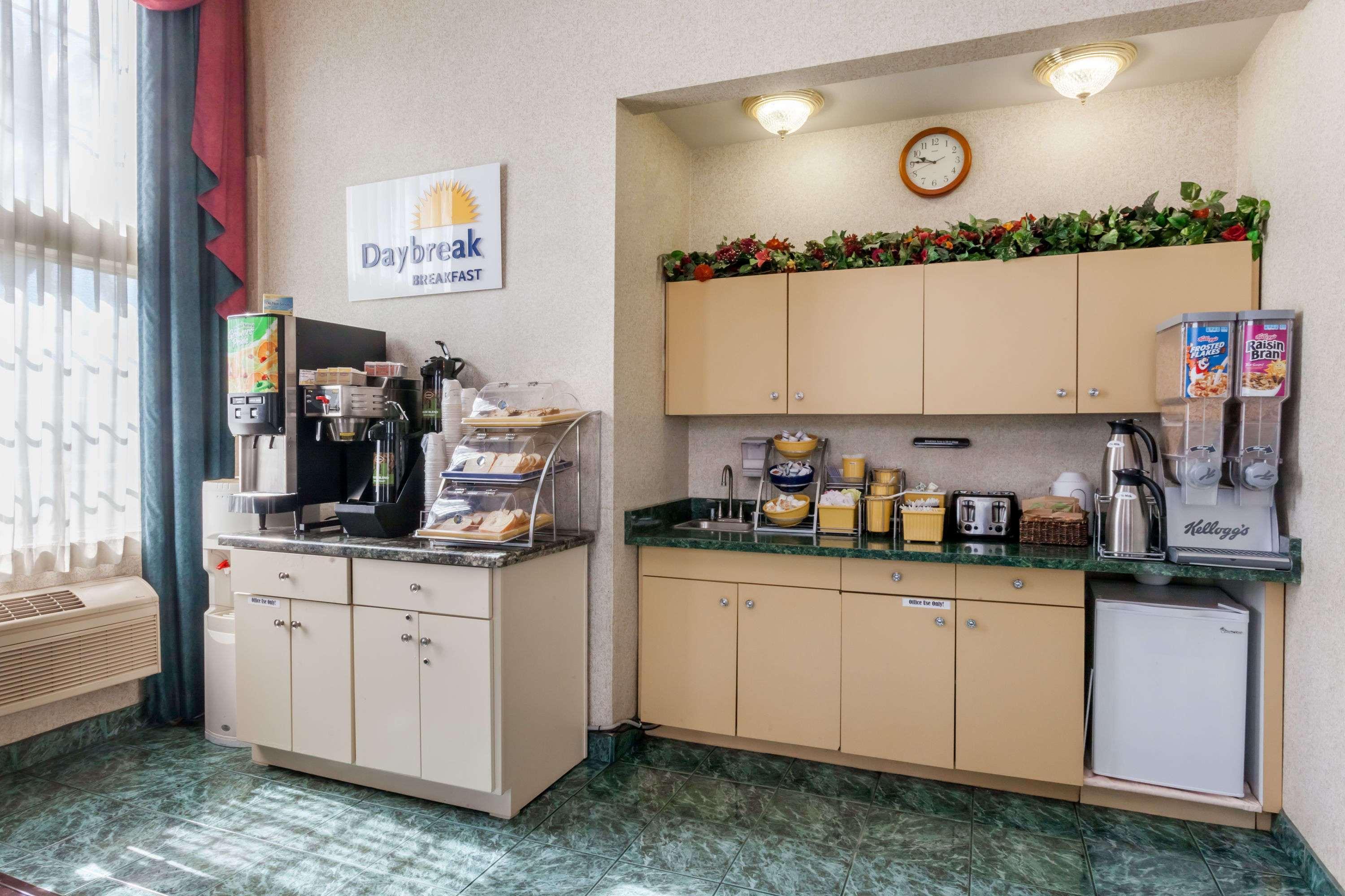 Days Inn & Suites By Wyndham Саут-Гейт Экстерьер фото