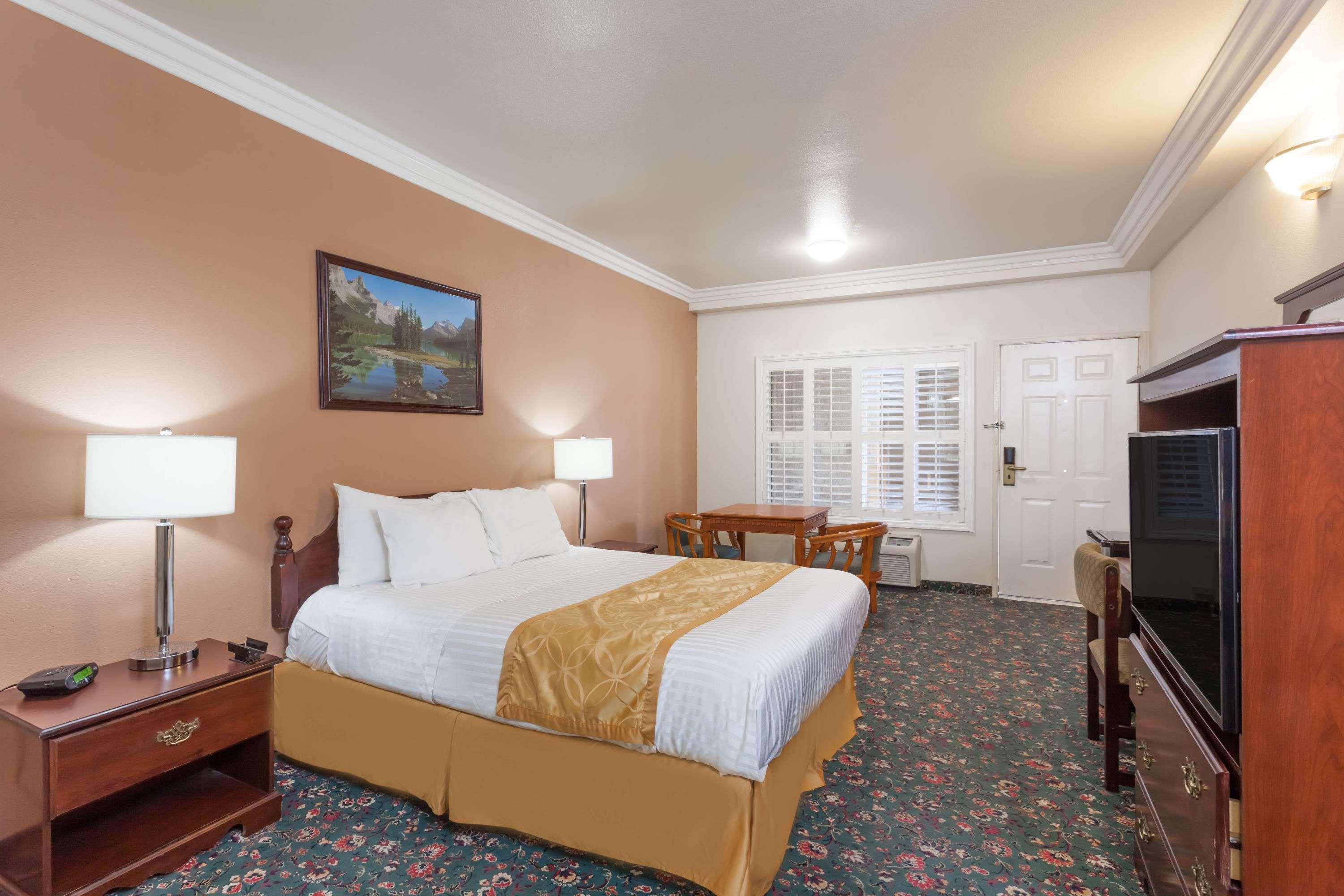 Days Inn & Suites By Wyndham Саут-Гейт Экстерьер фото
